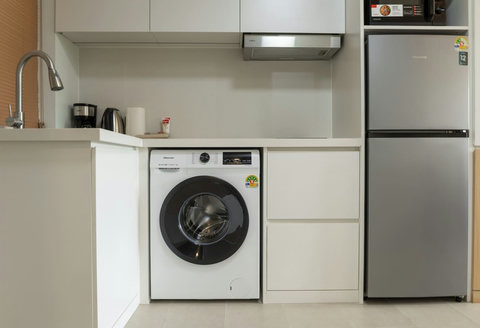 Full kitchenette with fridge, washing machine and everything needed for longer stays