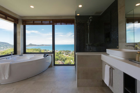 Master Bedroom Bathroom 2
