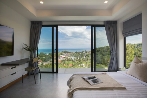 Grand Bedroom