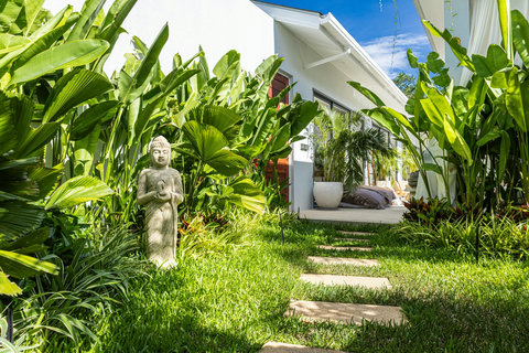Garden stepping stones to the outdoor daybed