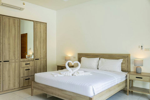 Bright and comfortable bedroom with a large wardrobe and plenty of natural light.