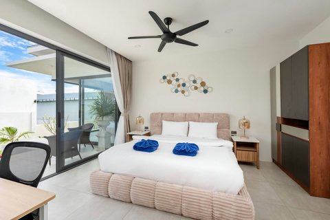 Bright bedroom with terrace doors opening to garden, ceiling fan and modern furnishings - peaceful Green Garden Villa