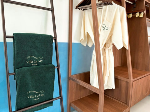 : Guest amenities with Villa La Lay towels, bathrobes and spacious wardrobe storage.