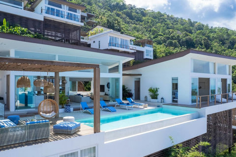 Aerial view of the pool deck and sala
