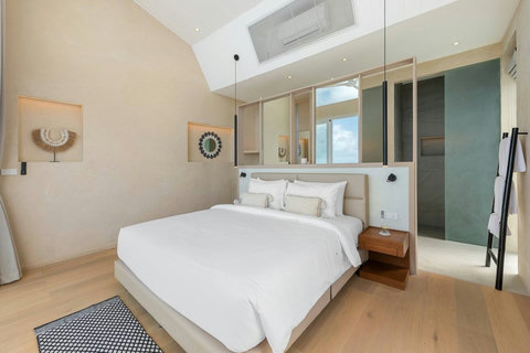 Bedroom 2 with en-suite behind the headboard