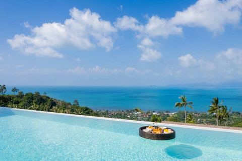 Floating breakfast in your own pool (extra service)