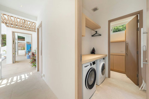 Laundry with washing machine and tumble dryer