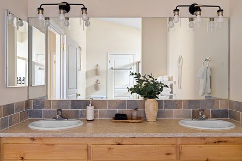 Jack and Jill sinks. Plenty of space for spreading out to get ready. 
