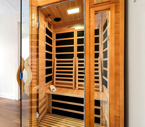 A rare retreat feature — enjoy your own private in-suite infrared sauna for a spa-like mountain stay.