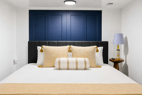 Bedroom 4 Queen