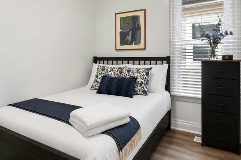 Bedroom 3 Queen