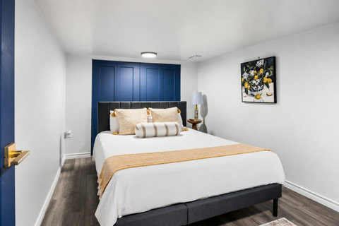 Bedroom 4 Queen