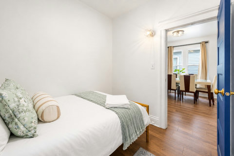 Bedroom 2 Queen
