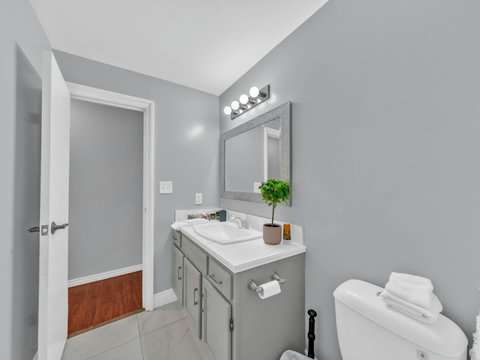 Upper Bathroom