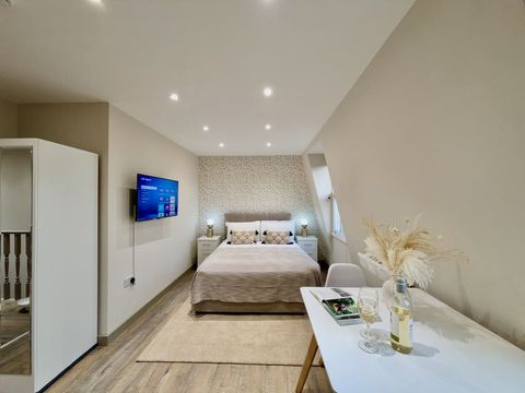 Double bed, Smart TV, Wifi, Dining area, Workspace, Ensuite bathroom, Wardrobe, Hangers, Hair dryer
