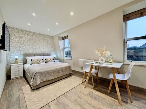 Double bed, Smart TV, Wifi, Dining area, Workspace, Ensuite bathroom, Wardrobe, Hangers, Hair dryer