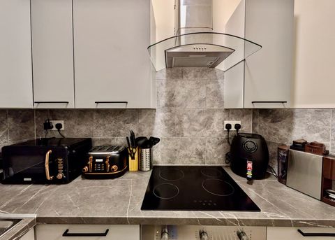 Enjoy access to a comprehensive communal kitchen, featuring a microwave, kettle, toaster, air fryer, and coffee maker, along with ample crockery and cutlery. Ideal for crafting delicious meals and enjoying tasty snacks during your stay.