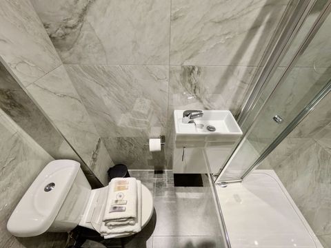 Step into a modern bathroom equipped with soft, fresh towels and indulgent toiletries, including luxurious shower gel, shampoo, conditioner, and soap. Designed to offer you a truly relaxing and pampered experience.