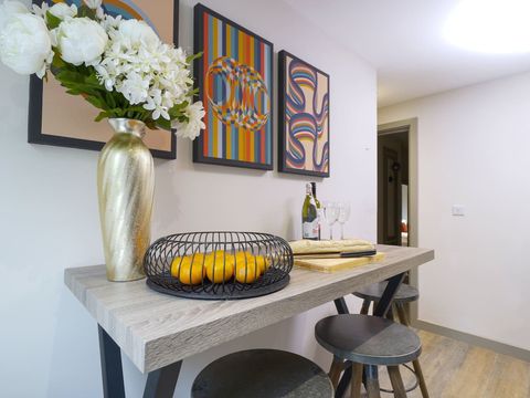 Make meals and new friends in the communal kitchen, fully equipped with a microwave, kettle, air fryer, and coffee maker, plus all the crockery you’ll need. Perfect for preparing shared dinners, snacks, and memorable evenings together.
