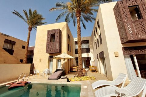 Enjoy the sunny days on the private heated pool deck, with different seating zones, 
spaces designated for sunbathing  (chaise longue) and fitness area, with separate comfortable seats for recreation, 