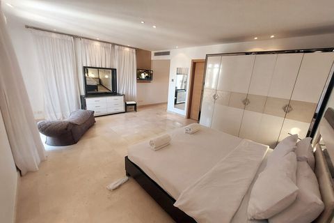 Each en suite room has it's own private bathroom, wardrobe, and smart TV, with  balcony or window overlooking the private pool or the private front yard, Hospitality serviced rooms  housekeeping, laundry, bath supplies, hairdryer, linens and towels