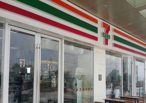 7-11 store.