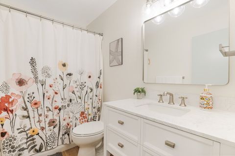Easy access lower full bath with Tub. 