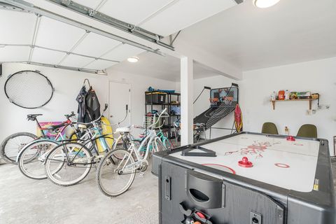 The entertainment center! Pool, air hockey, arcade basketball, beach cruisers +++ ...