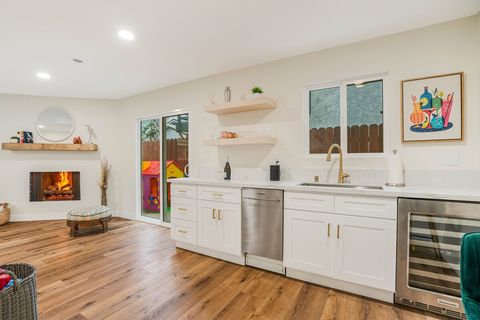 Full size wet bar, pick a recipe book and show off your skills. 