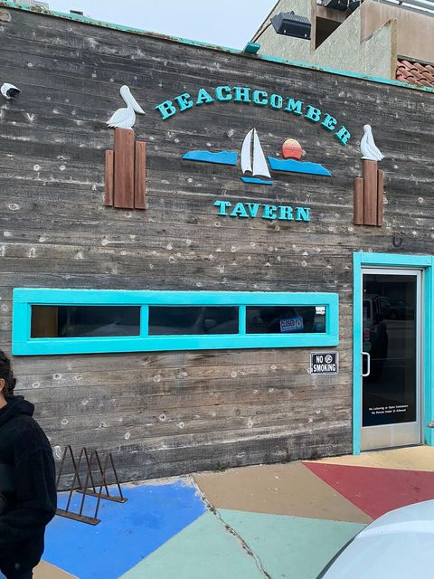 Hang out with the locals at this watering hole. East end of Silver Strand.  Been around since 1938. Open till 11p.