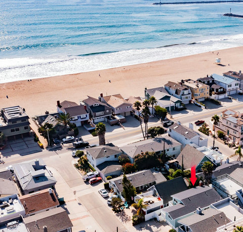 A few steps in a straight line to the sand. Hear the ocean and smell the salty air from your front patio. Silver strand beach, the hidden gem and your sanctuary during your stay. 