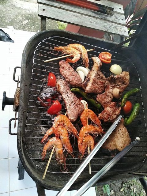 There is a BBQ grill at the patio.