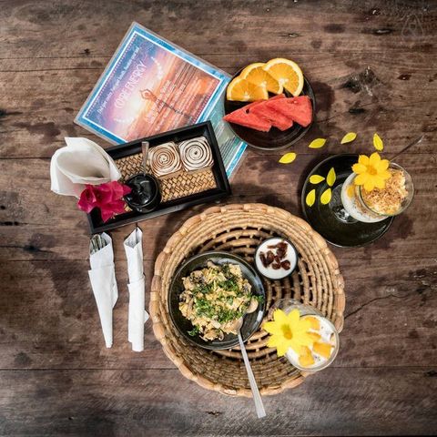 The 'Green Light Cafe' is the best place for breakfast in Fisherman's Village. It opens at 8am.