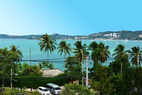 The sea just 100m away across a street from the complex entrance. 