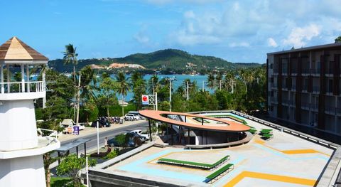 The sea just 100m away across a street.