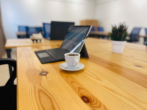 Espace calme avec Wi-Fi rapide et bureau. Idéal pour télétravailler à Djerba dans une ambiance inspirante et conviviale.