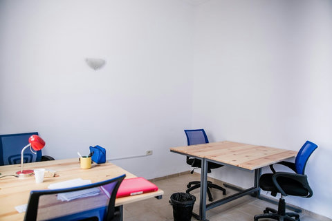 Espace calme avec Wi-Fi rapide et bureau. Idéal pour télétravailler à Djerba dans une ambiance inspirante et conviviale.