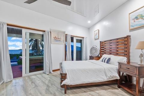 Single Queen Bedroom