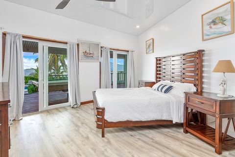 Single Queen Bedroom