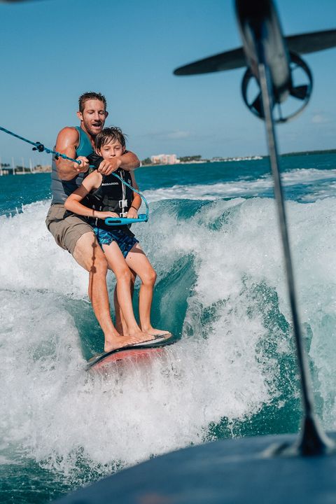 Papa/Son Wakesurfing