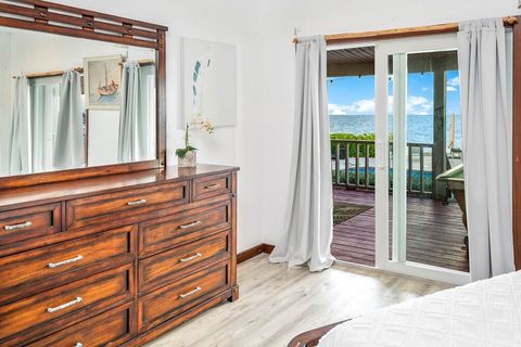 Single Queen Bedroom