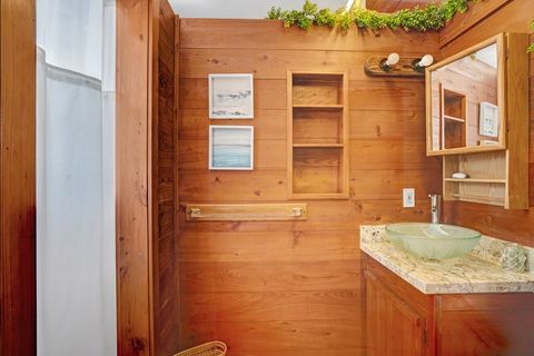 Guest House Bathroom