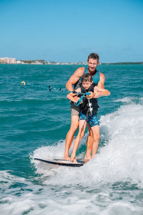 Papa/Son Wakesurfing