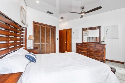 Single Queen Bedroom