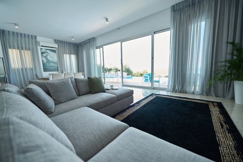 Living Room / Lounge