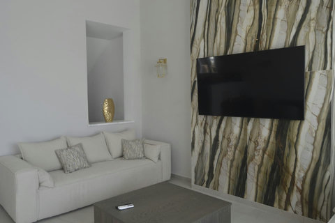 Living Room / Lounge