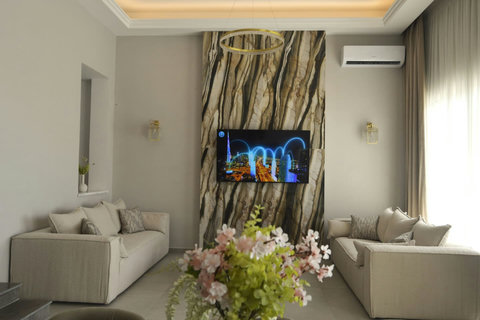 Living Room / Lounge