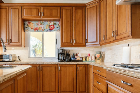 Full Kitchen