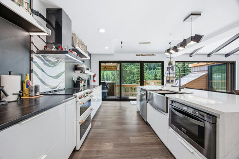 Large, updated Kitchen with all your cooking wants and needs!