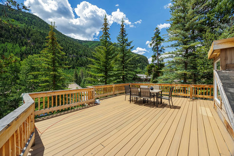 Eat your meals in the fresh air, surrounded by nature and beauty.